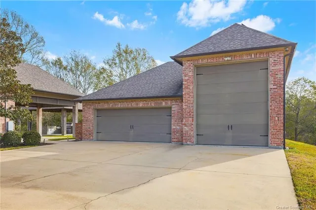 $735,000 | 1476 Hickory Ridge Drive, Lake Charles, LA 70611