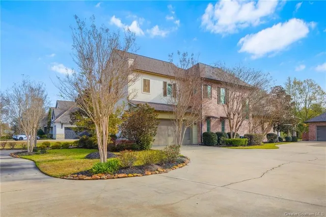 $735,000 | 1476 Hickory Ridge Drive, Lake Charles, LA 70611