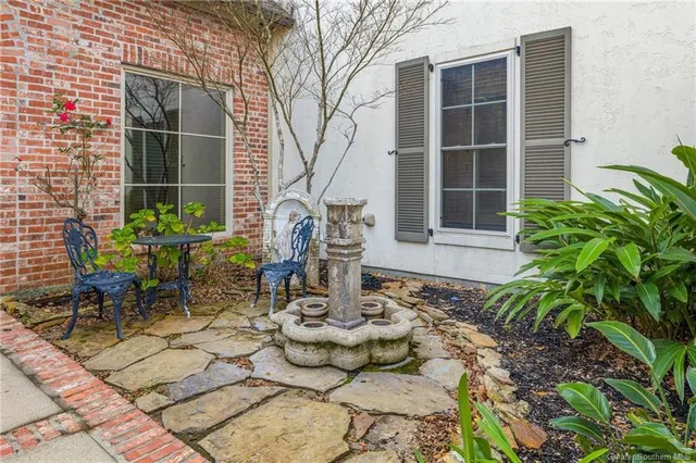 $735,000 | 1476 Hickory Ridge Drive, Lake Charles, LA 70611