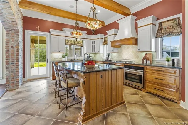 $735,000 | 1476 Hickory Ridge Drive, Lake Charles, LA 70611