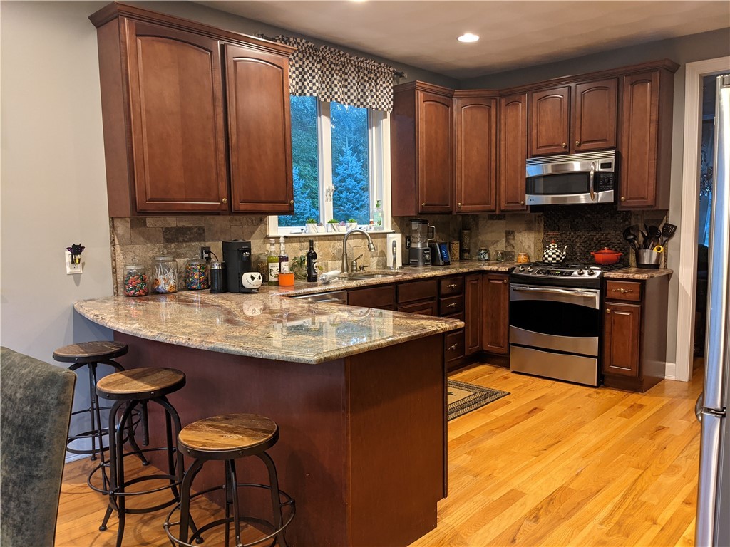 3 Dillon Lane Smithfield, RI 02917 - Photo 7 of 35