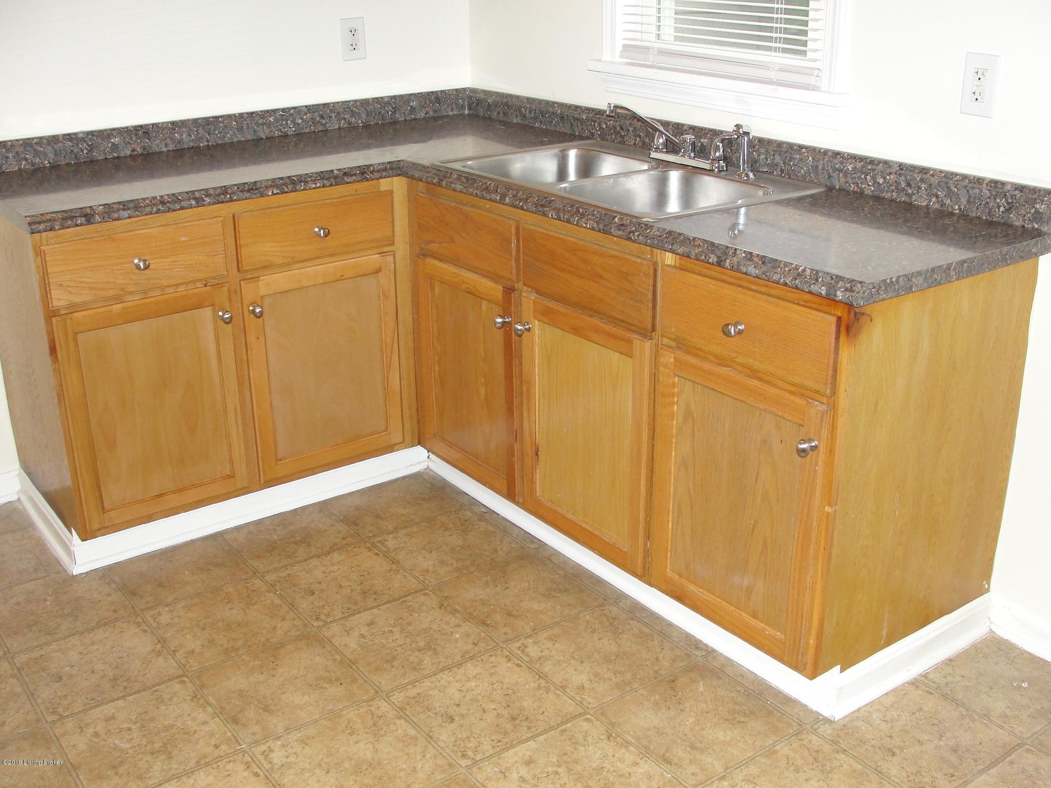 11013 Torrington Road Louisville, KY 40272 - Photo 4 of 19 2019-11-21 12.25.27