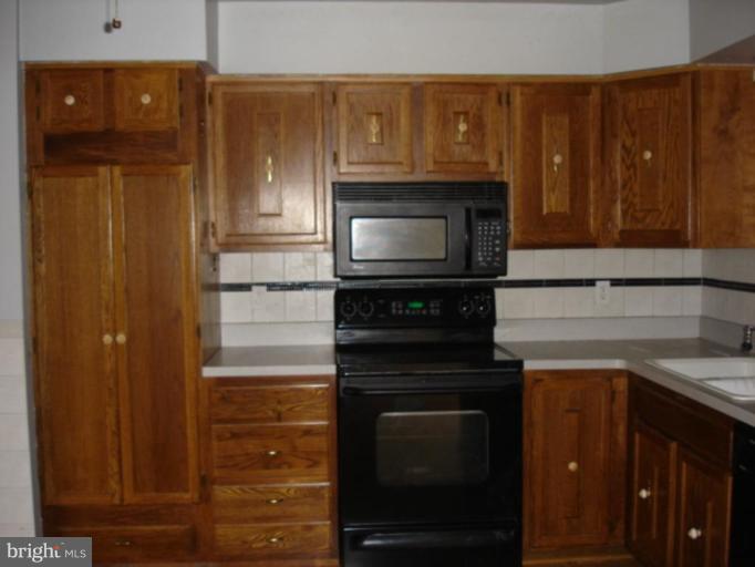 6706 Southfield Road Fort Washington, MD 20744 - Photo 2 of 15 Kitchen