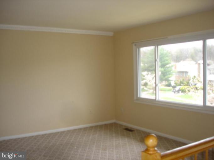 6706 Southfield Road Fort Washington, MD 20744 - Photo 4 of 15 Living Room