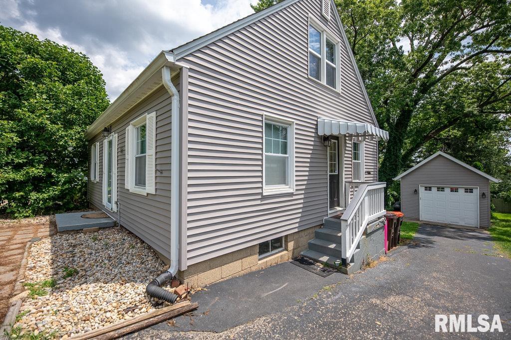 122 East Cherry Ridge Road Peoria, IL 61614 - Photo 3 of 34