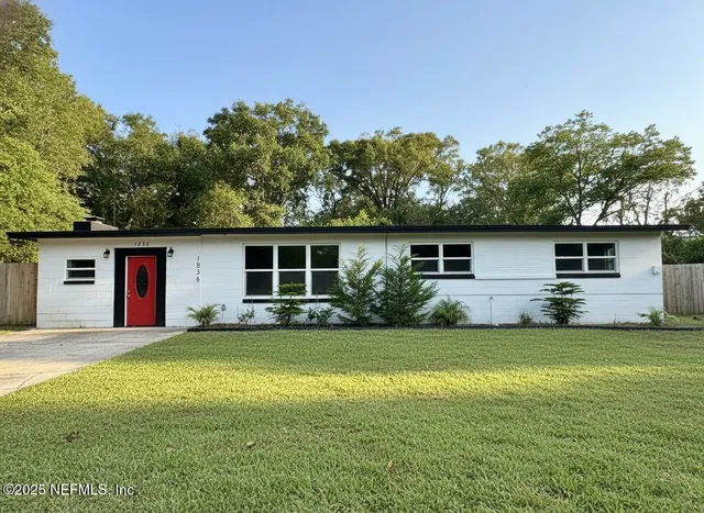 a view of a house with a yard