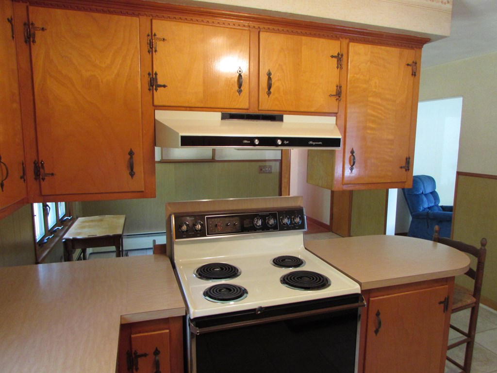 33 Old Willis Road Cumberland, RI 02864 - Photo 8 of 32 Gallery Image 8