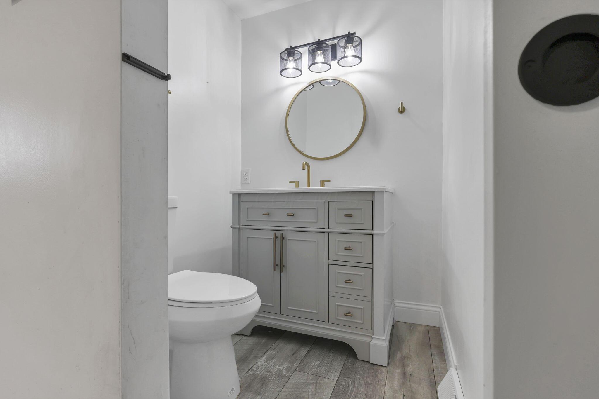 154 Landover Road Columbus, OH 43230 - Photo 25 of 47 Half bath