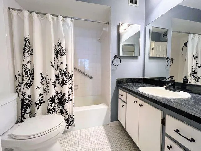 $459,999 | 125 South Ocean Avenue, Unit 207, Palm Beach Shores, FL 33404