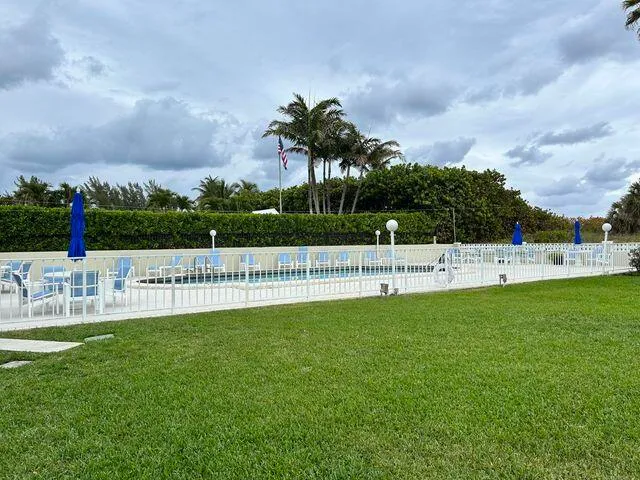$459,999 | 125 South Ocean Avenue, Unit 207, Palm Beach Shores, FL 33404