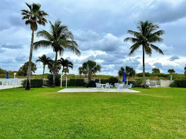 $459,999 | 125 South Ocean Avenue, Unit 207, Palm Beach Shores, FL 33404