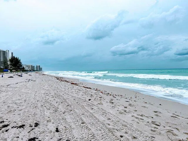 $459,999 | 125 South Ocean Avenue, Unit 207, Palm Beach Shores, FL 33404