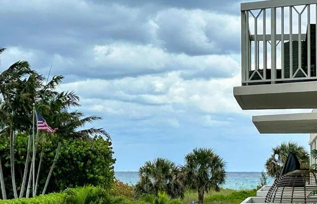 $459,999 | 125 South Ocean Avenue, Unit 207, Palm Beach Shores, FL 33404