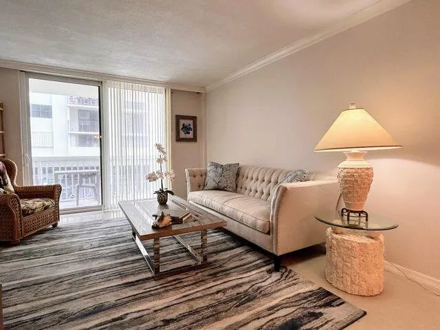 $459,999 | 125 South Ocean Avenue, Unit 207, Palm Beach Shores, FL 33404