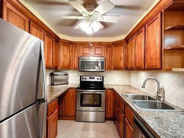 $459,999 | 125 South Ocean Avenue, Unit 207, Palm Beach Shores, FL 33404