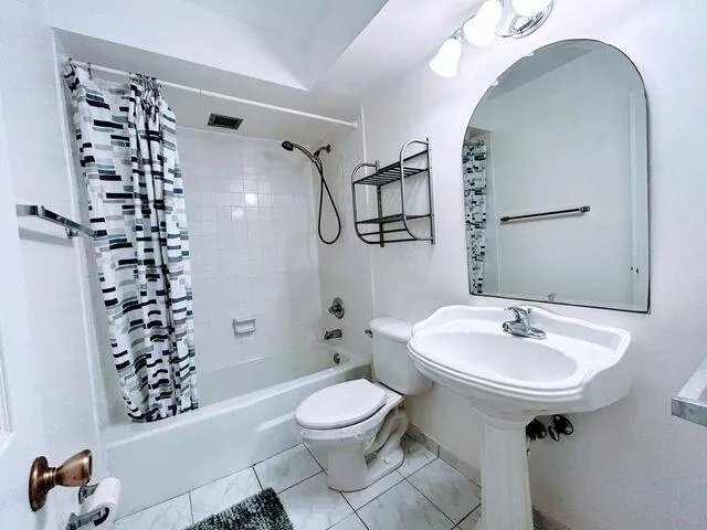 $459,999 | 125 South Ocean Avenue, Unit 207, Palm Beach Shores, FL 33404