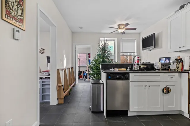 $3,000 | 149 Cottage Street, Unit 2, Boston, MA 02128