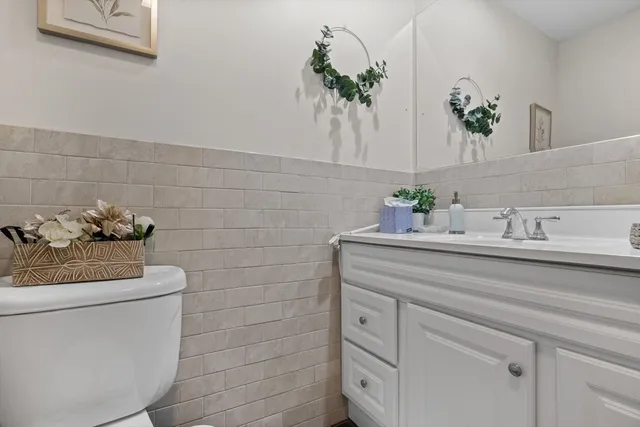 $3,000 | 149 Cottage Street, Unit 2, Boston, MA 02128