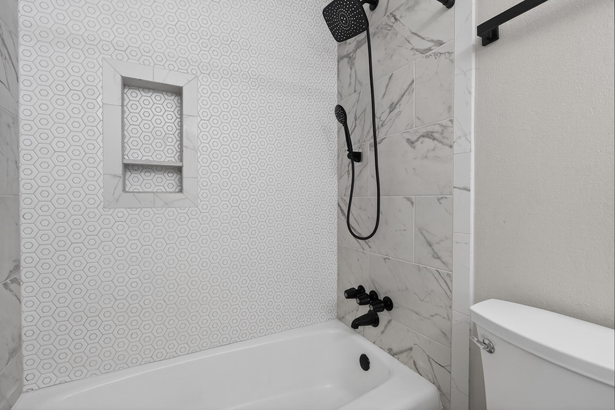 420 Paradise Road Niceville, FL 32578 - Photo 13 of 38 a bathroom with a bath tub with a shower