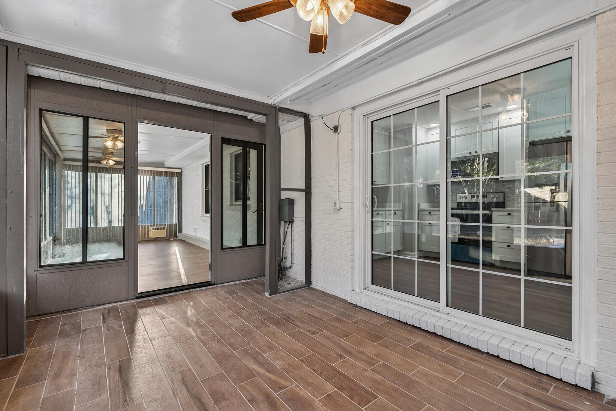420 Paradise Road Niceville, FL 32578 - Photo 25 of 38 a view of empty room with windows