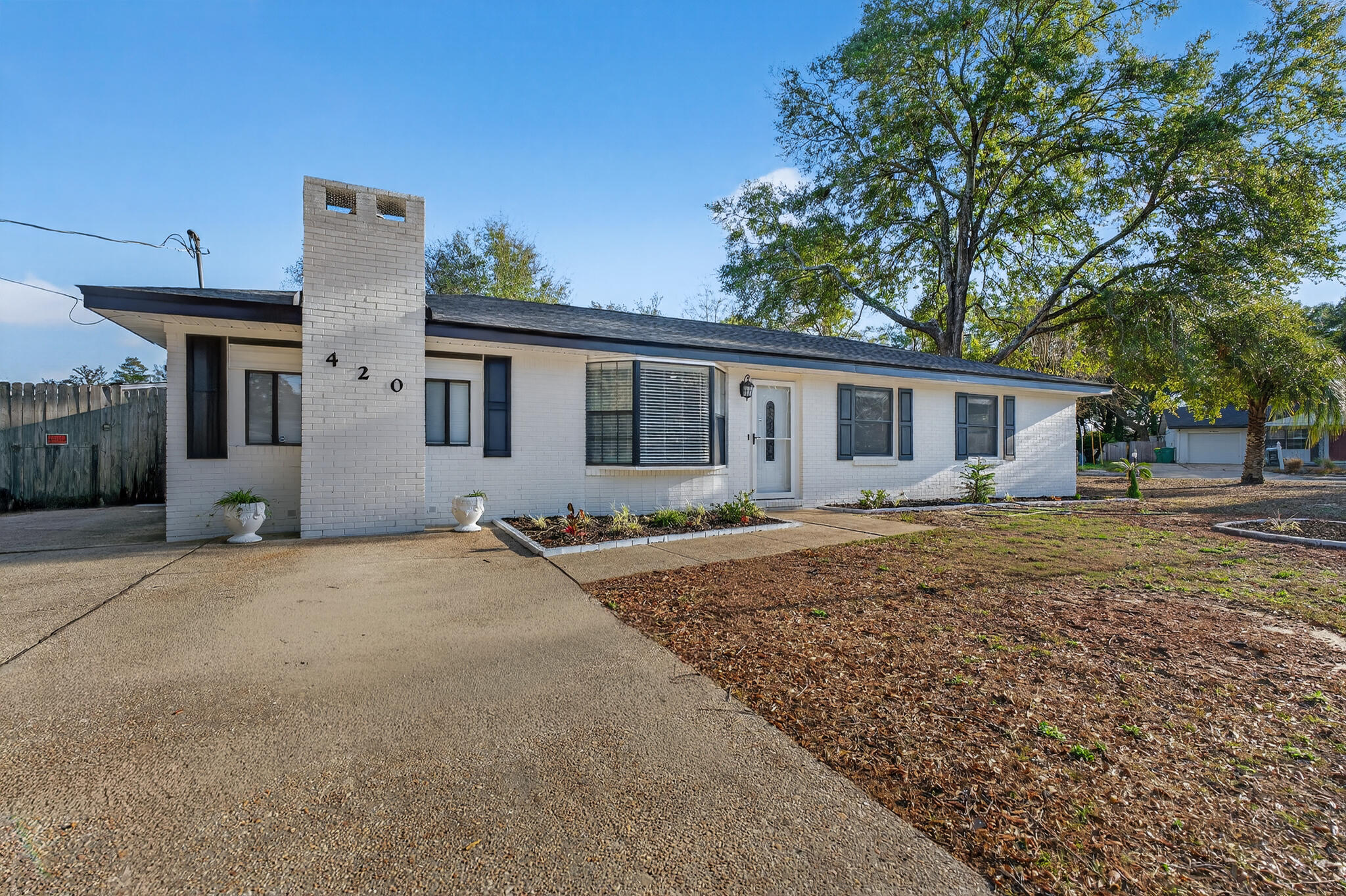 420 Paradise Road Niceville, FL 32578 - Photo 35 of 38 a front view of a house with a yard and garage