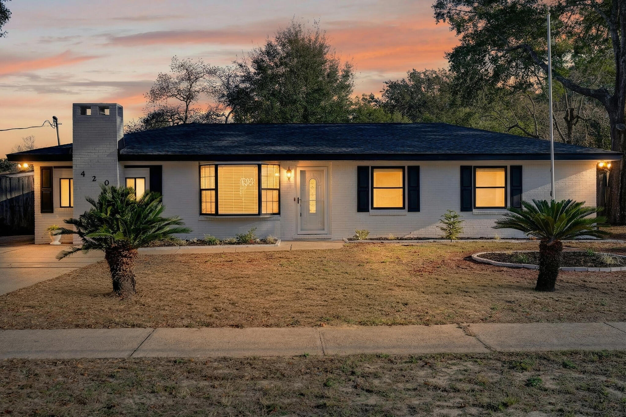 420 Paradise Road Niceville, FL 32578 - Photo 38 of 38 a house view with a garden space