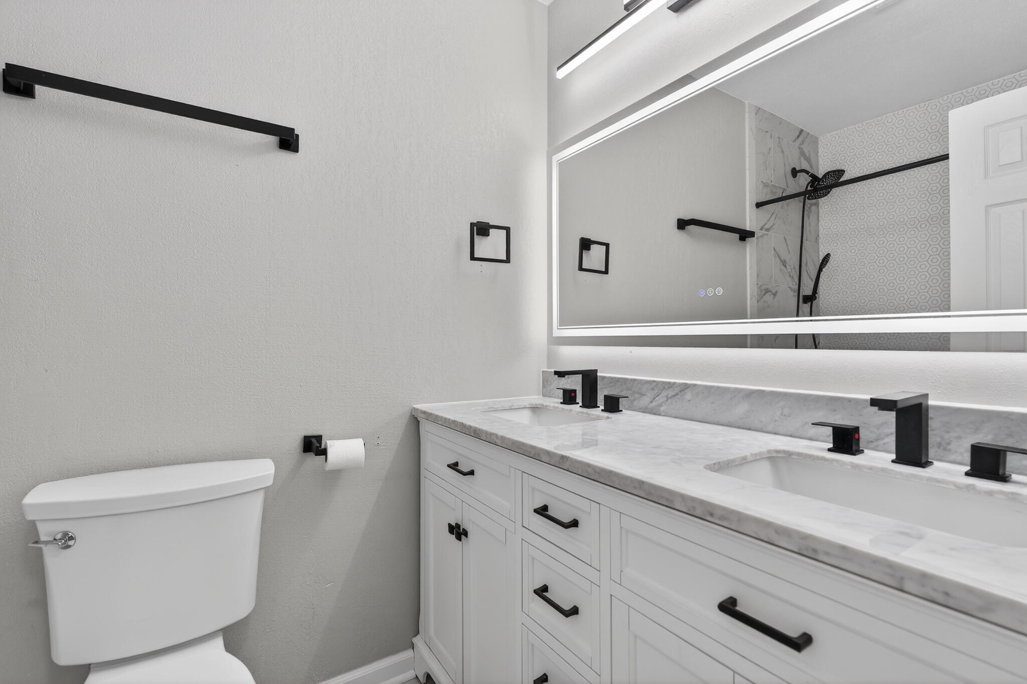 420 Paradise Road Niceville, FL 32578 - Photo 10 of 38 a bathroom with a granite countertop sink a toilet and a mirror