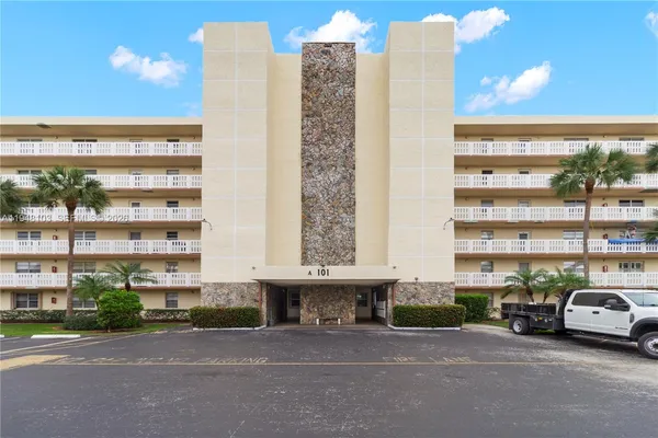 $270,000 | 101 Southeast 3rd Avenue, Unit 507, Dania Beach, FL 33004