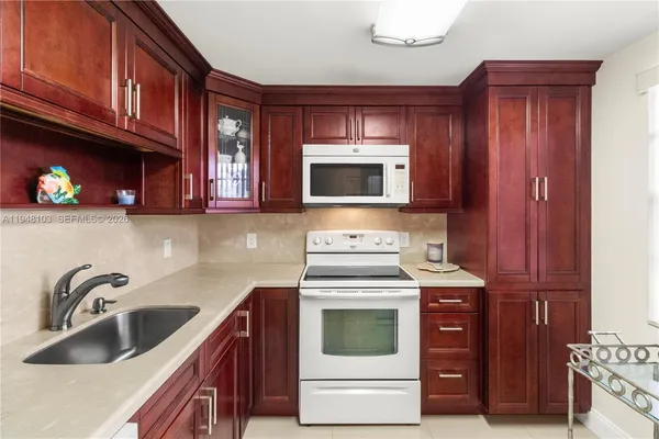 $270,000 | 101 Southeast 3rd Avenue, Unit 507, Dania Beach, FL 33004