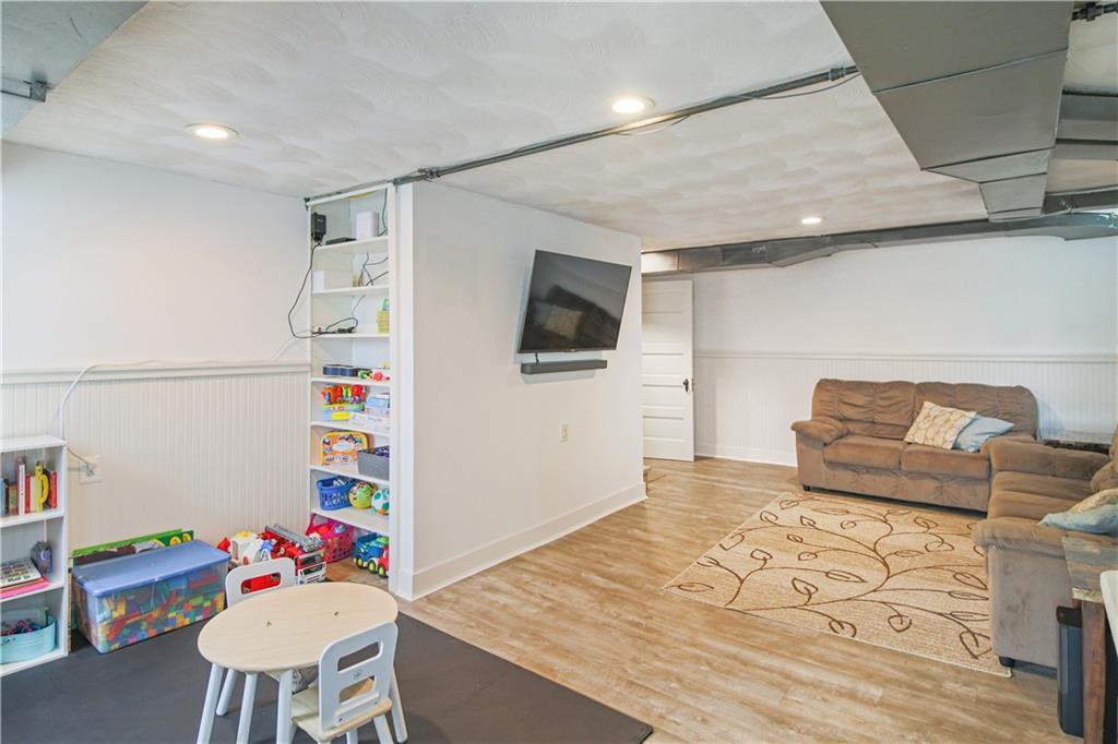 1070 Old Gate Road Pittsburgh, PA 15235 - Photo 19 of 25 Gallery Image 19