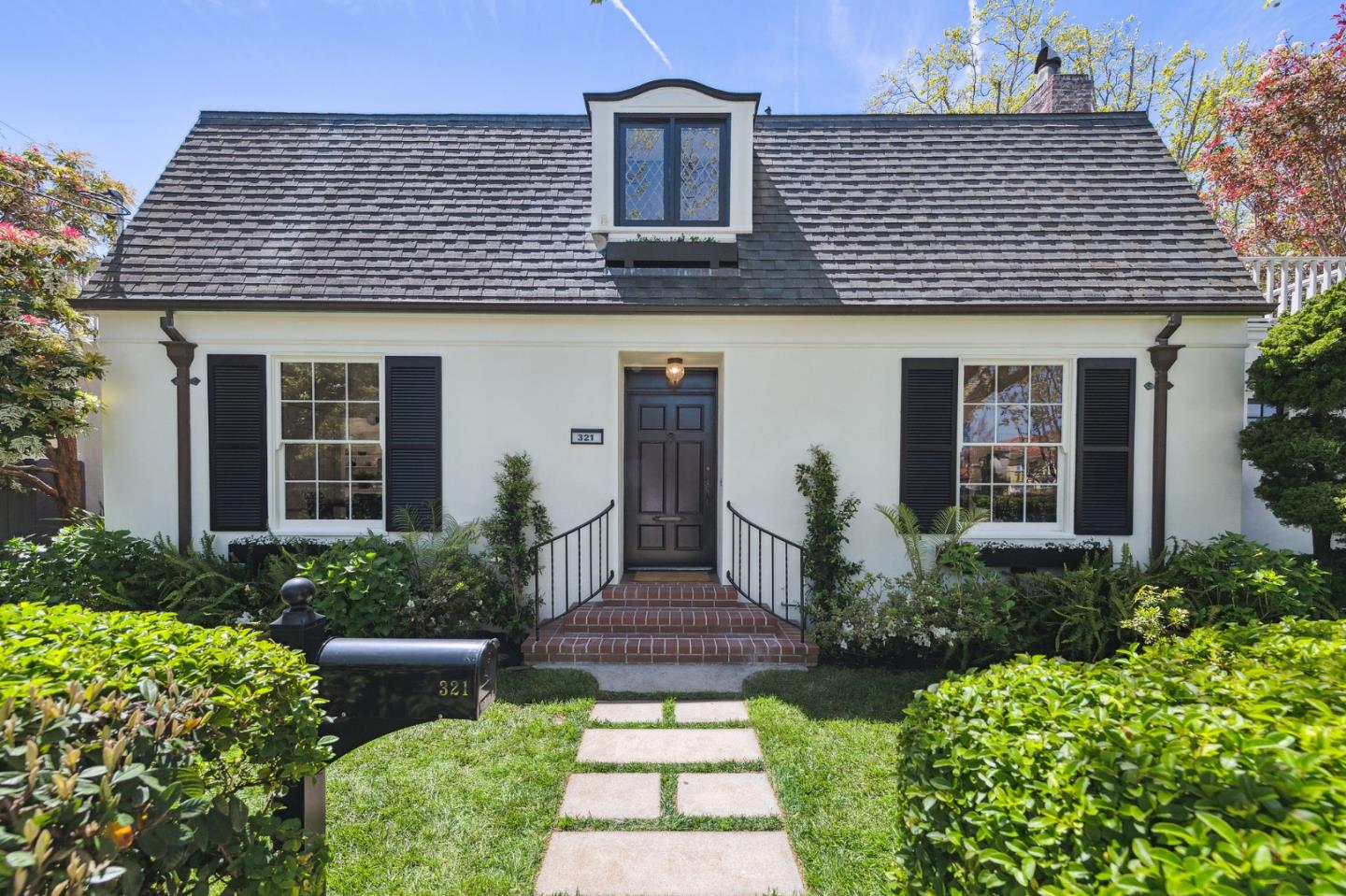 321 Bloomfield Road Burlingame, CA 94010 - Photo 2 of 45 a front view of a house with garden