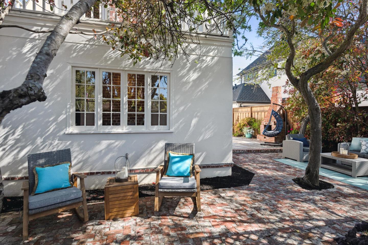 321 Bloomfield Road Burlingame, CA 94010 - Photo 36 of 45 a wooden bench sitting in front of a building