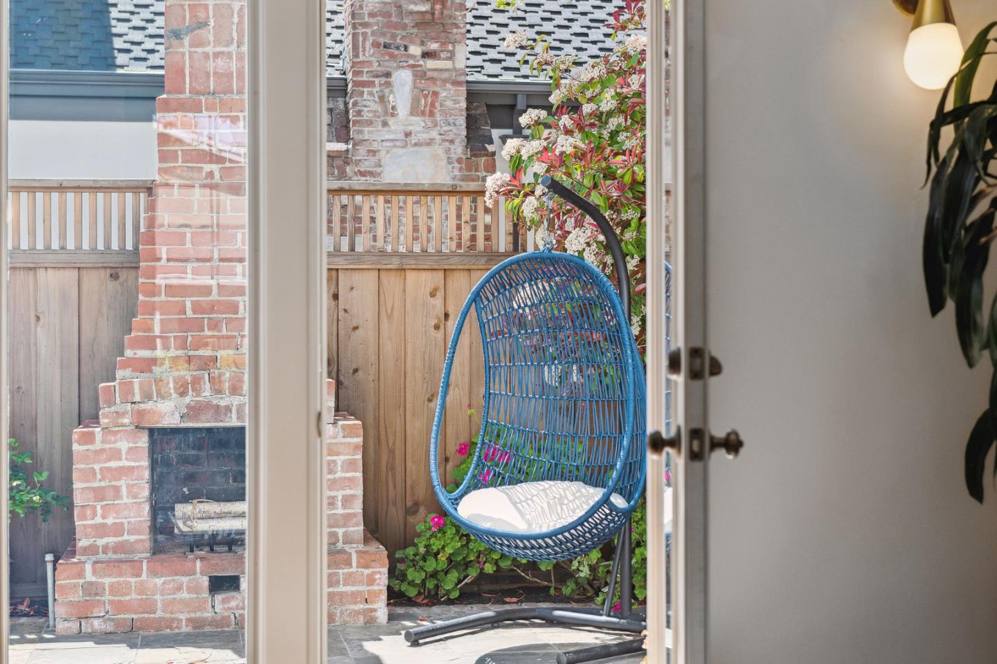 321 Bloomfield Road Burlingame, CA 94010 - Photo 8 of 45 a bathroom with a toilet a sink and a window