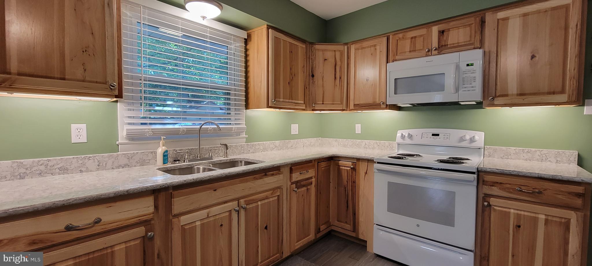32 Center Street Boonsboro, MD 21713 - Photo 10 of 31 Kitchen with Newer Applances