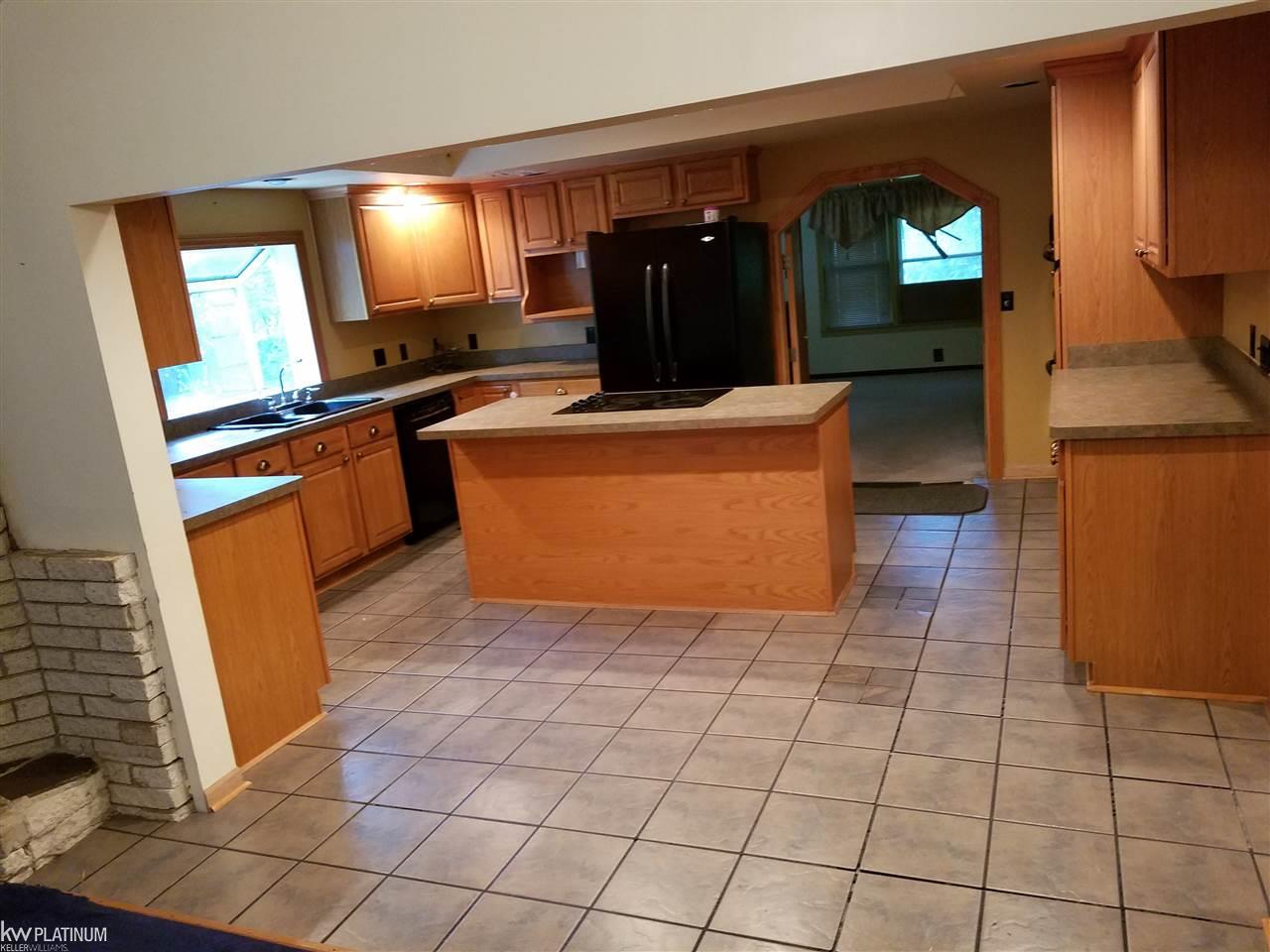 3371 York Rochester, MI 48309 - Photo 4 of 24 31304581-3.JPG