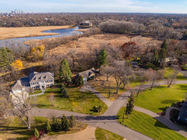 $1,350,000 | 10 Circle East, Edina, MN 55436