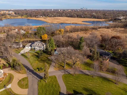 $1,350,000 | 10 Circle East, Edina, MN 55436