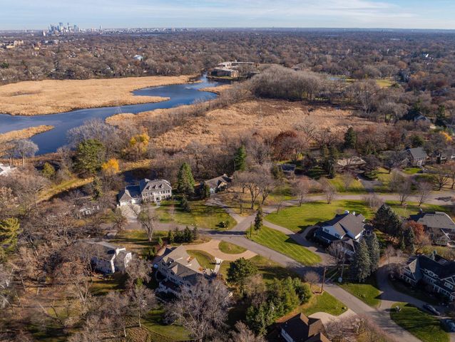 $1,350,000 | 10 Circle East, Edina, MN 55436