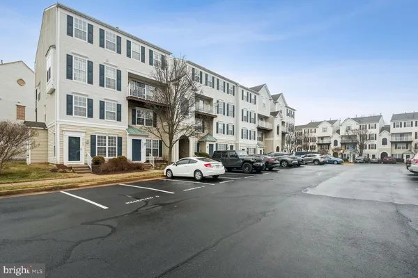 $2,395 | 45450 Conductor Terrace, Unit 301, Sterling, VA 20166