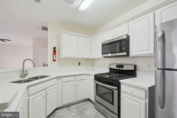 $2,395 | 45450 Conductor Terrace, Unit 301, Sterling, VA 20166