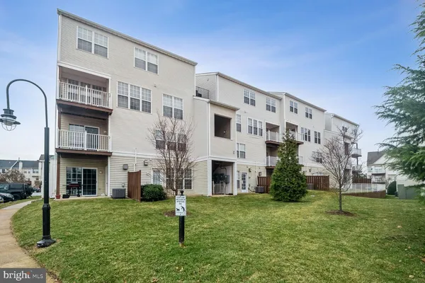 $2,395 | 45450 Conductor Terrace, Unit 301, Sterling, VA 20166