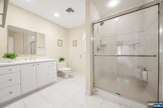 $899,000 | 12 Clinton Lane, Wayne, NJ 07470