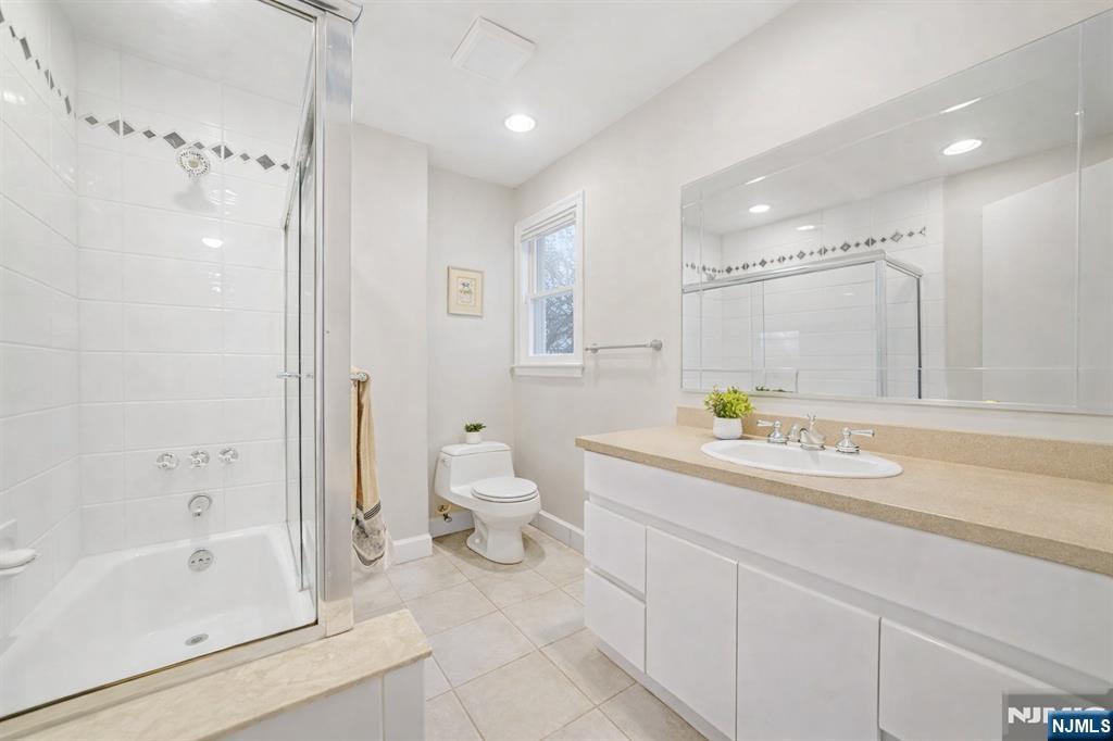 12 Clinton Lane Wayne, NJ 07470 - Photo 27 of 37