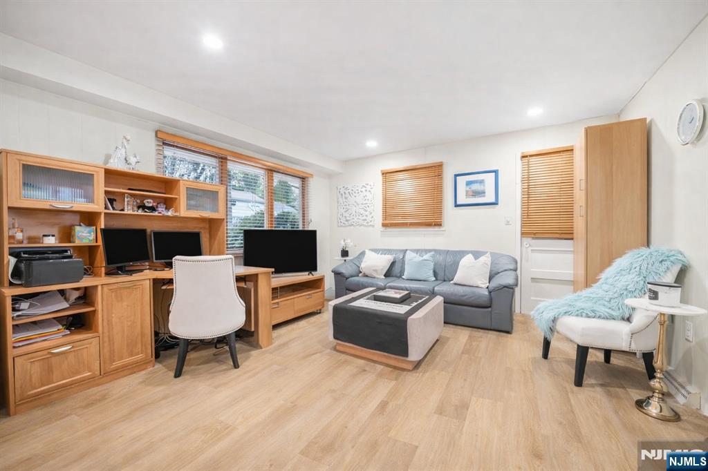 12 Clinton Lane Wayne, NJ 07470 - Photo 4 of 37