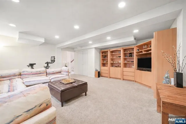 $899,000 | 12 Clinton Lane, Wayne, NJ 07470