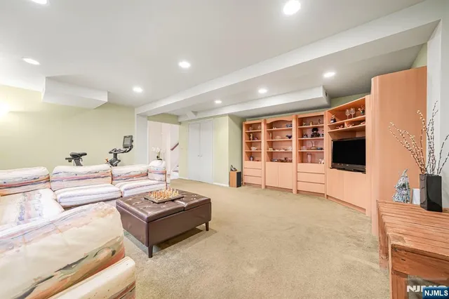 $899,000 | 12 Clinton Lane, Wayne, NJ 07470