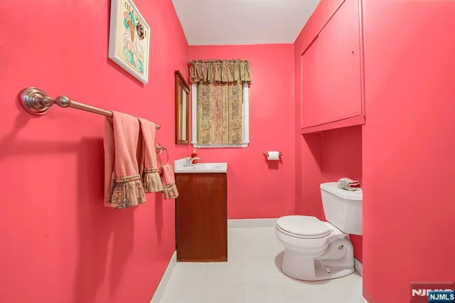 $899,000 | 12 Clinton Lane, Wayne, NJ 07470