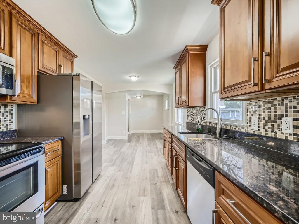 8424 Spring Road Pasadena, MD 21122 - Photo 11 of 28