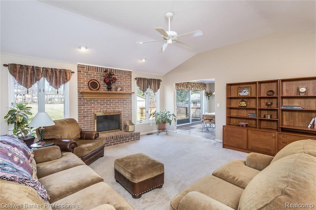 007-Great_Room-3869020-medium.jpg