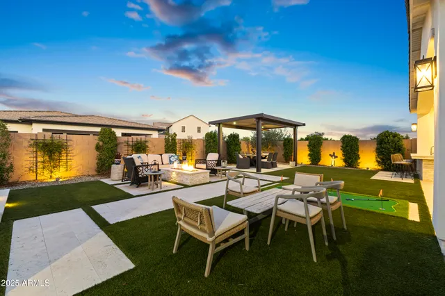 a view of back yard of the house and outdoor seating